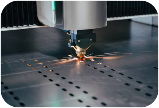 Découpe laser des pièces dans les tôles d'acier, aluminium ou acier inoxydable (inox) dans des épaisseurs pouvant aller jusqu'à 18mm
